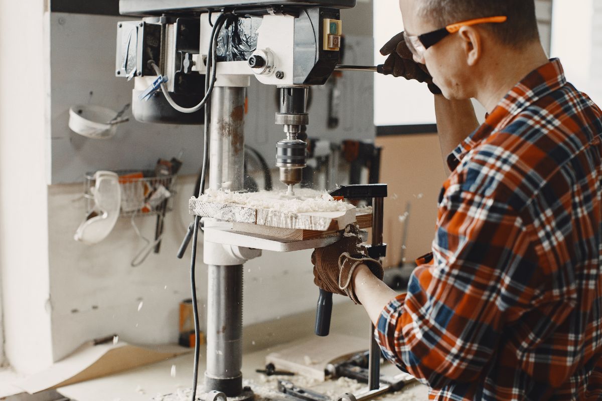 Read more about the article Types of CNC Machines and Their Applications